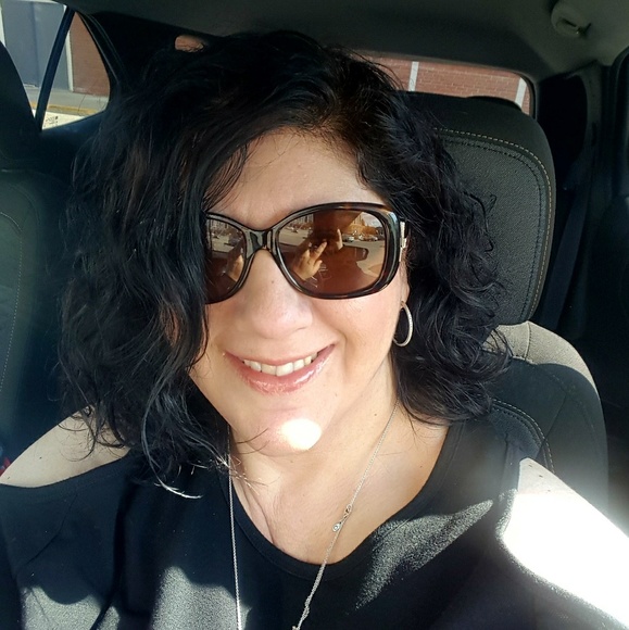 Meet your Posher, Jeannette - Picture 1 of 1